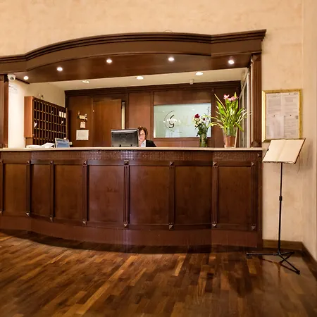 Grand Italia Ξενοδοχείο 4*