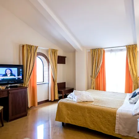 Grand Italia Ξενοδοχείο 4*