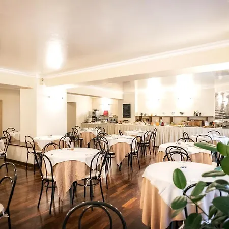 Grand Italia Hotel 4*